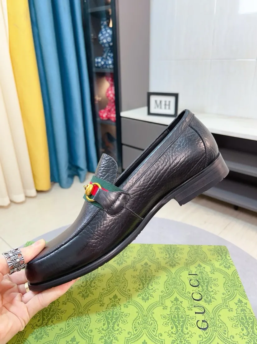 Men's shoes 💰500🌹🌹Niuli [GUCCI Gucci] A new style of formal men's leather shoes is coming~ The original quality upper is made of patent leather imported from Italy, the leather is soft and delicate, comfortable and soft first-layer cowhide lining, rubber wear-resistant outsole, the shoe shape is dignified and domineering, and the luxury charm cannot be concealed! The natural and free nouveau riche leads the trend. Code number: 38-44